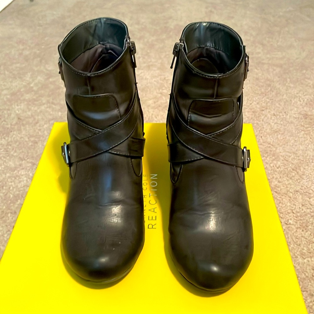 Cute Kenneth Cole Reaction Booties, size 9.